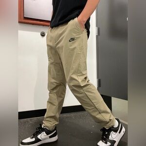 Nike Men’s Commuter Tan Tech Performance Pants Size Medium